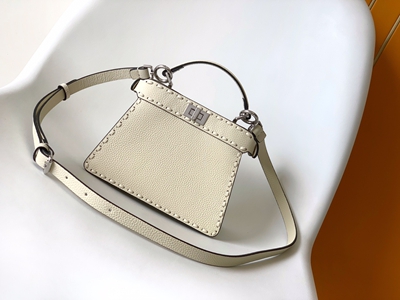 フェンディバッグ側面デザイン